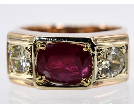   Ring mit Burma-Rubin ca. 2,2 ct und 2 Brillanten, zus. ca. 0,9 ct, 60- er Jahre. 585/- Roségold. Gesamtgewicht ca. 7,4 g. L