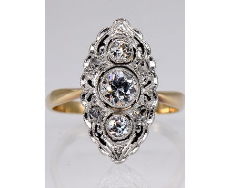   Ring mit Altschliff-Diamanten zus. ca. 0,75 ct, Art Deco. 585/- Gelbgold und Weißgold parkettiert. Gesamtgewicht ca. 3,8 g.