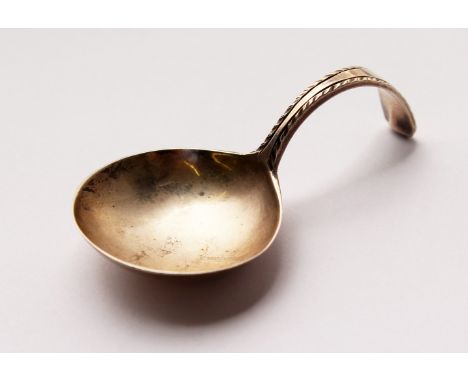 A GEORGE III SHELL CADDY SPOON. Circa. 1800.