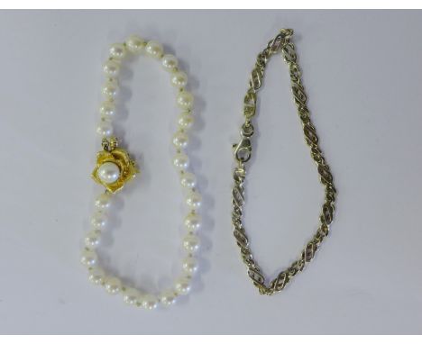 Pearl bracelet with 14k gold flowerhead clasp fitting and a 925 Italian Figaro chain bracelet (2)