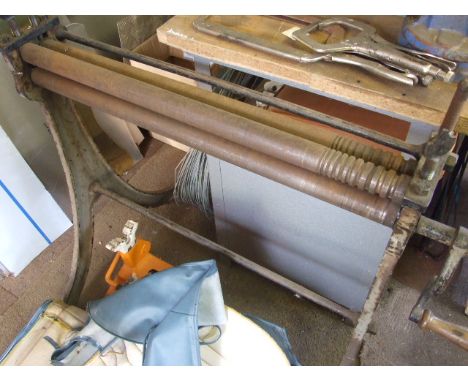 ROLLING MACHINE FOR SINGLE CURVESTHIS ITEM IS NOT AT THE SALEROOM IT IS THE BUYERS RESPONSIBILITY TO REMOVE & COLLECT FROM A 