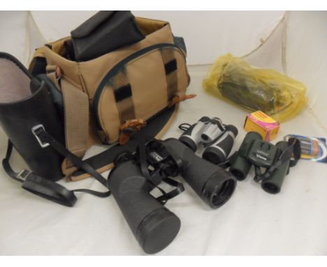 CAMERA BAG WITH ACCESSORIES PLUS 3 PAIRS OF BINOCULARS  
