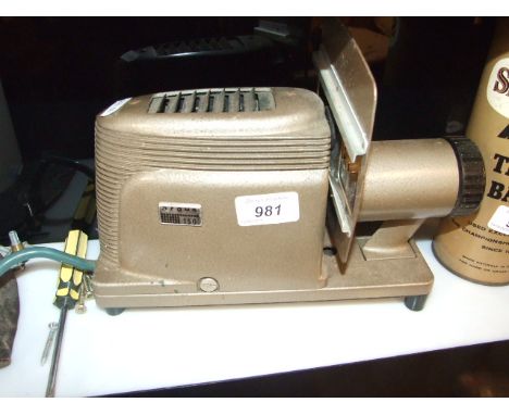 VINTAGE ARGUS 150 PROJECTOR