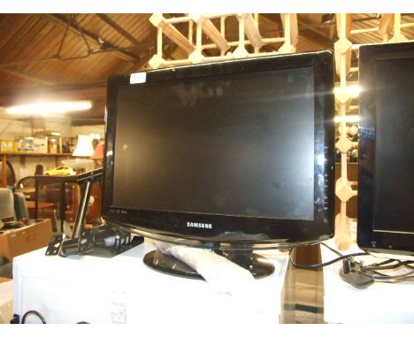 SAMSUNG 19" TV &amp; WALL BRACKET