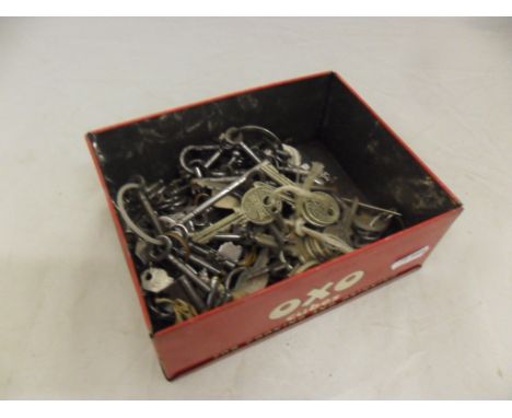 VINTAGE OXO TIN WITH QUANTITY OF KEYS