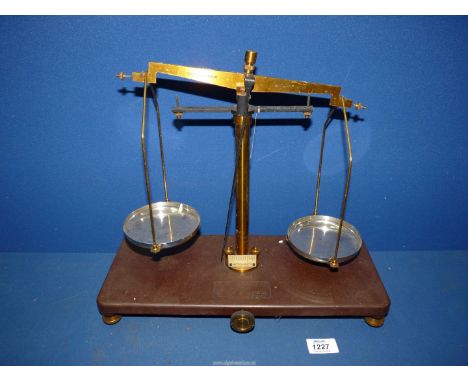 A Griffin & Tatlock Ltd. bakelite based Chemist's scales.