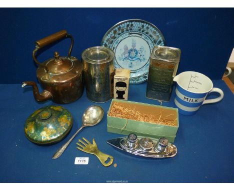 A small quantity of Kitchenalia to include: a copper kettle, "Fred Flour" (Homepride) boxed china pie funnel, T.G. Green Corn