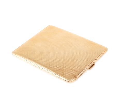 AN ANTIQUE GOLD CIGARETTE CASE, 1935 in 9ct yellow gold, the rounded rectangular body with engine turned decoration within sc