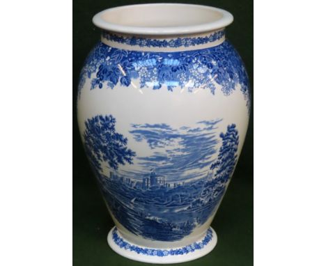 Large Wedgwood Queens Ware Romantic England series blue and white ceramic vase depicting Windsor Castle. App. 32cm H

Reasona