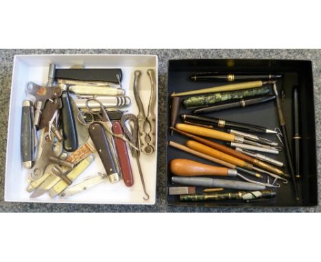 A selection of pen knives, clock keys, button hooks, pens etc. (2)