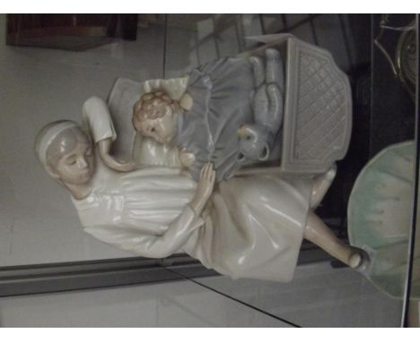 Large Nao figure - Mother and daughter