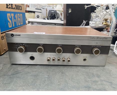 A LEAK DELTA 30 AMPLIFIER 