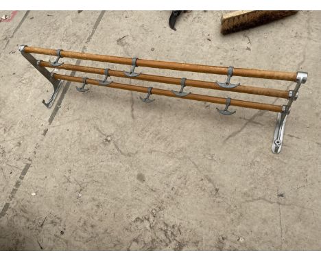 A VINTAGE UNA-RAK CLOTHES AIRER 