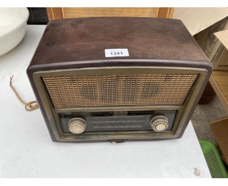 A VINTAGE BUSH RADIO 