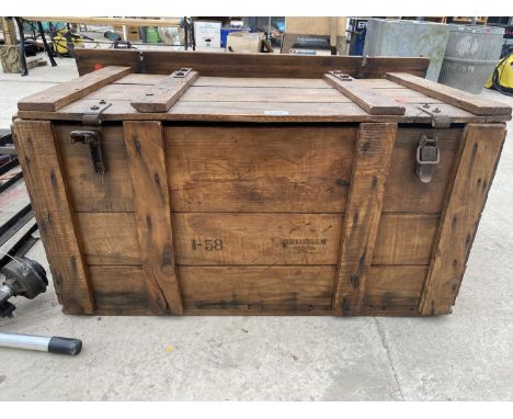 A VINTAGE WOODEN CRATE WITH CATCHES AND HINGED LID 
