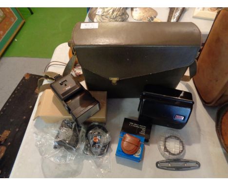 A VINTAGE CAMERA. TO INCLUDE ACCESORIES AND CARRY CASE 