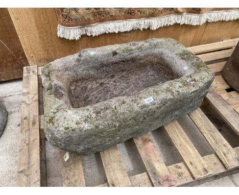 A VINTAGE STONE TROUGH (L:84CM W:49CM H:26CM SINK DEPTH: 14CM) 