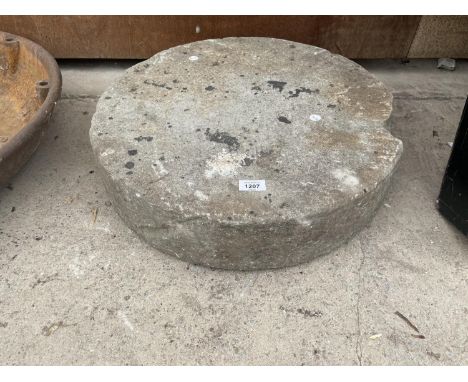 A VINTAGE STONE MILL WHEEL (DIAMETER:55CM DEPTH:13CM) 