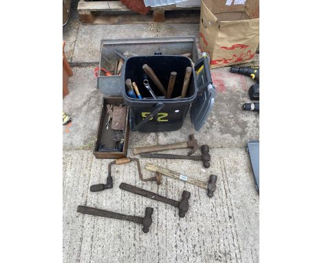 AN ASSORTMENT OF TOOLS TO INCLUDE HAMMERS, SPANNERS AND A BRACE DRILL ETC 