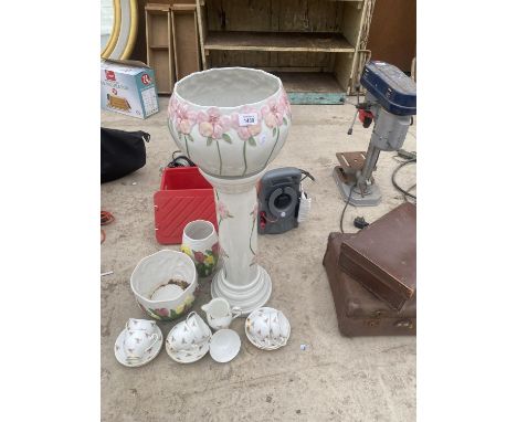 AN ASSORTMENT OF CERAMIC WARE TO INCLUDE A PLANTER WITH JARDINAIRE STAND AND A ROYAL GRAFTON PART TEA SET ETC 