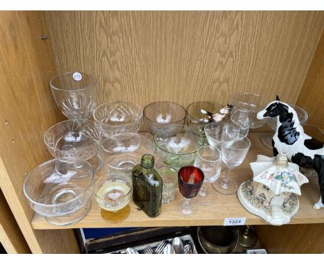 AN ASSORTMENT OF GLASS AND CERAMIC WARE TO INCLUDE A BESWICK HORSE ETC 