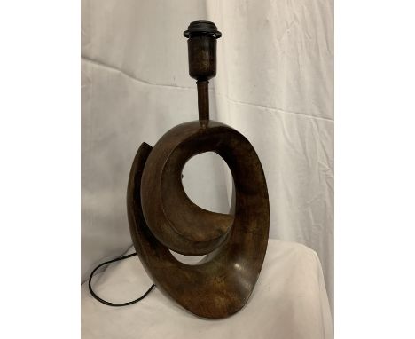 A VERY HEAVY METAL CHELSOM ABSTRACT TABLE LAMP 