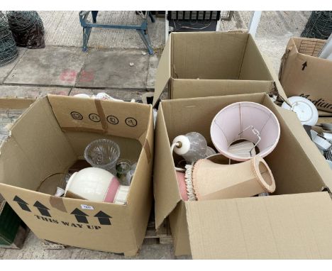 AN ASSORTMENT OF HOUSEHOLD CLEARANCE ITEMS TO INCLUDE GLASS WARE, CERAMIC VASES AND LAMP SHADES ETC 