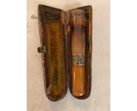 A VINTAGE HALLMARKED CHESTER SILVER CHEROOT HOLDER IN A CASE 