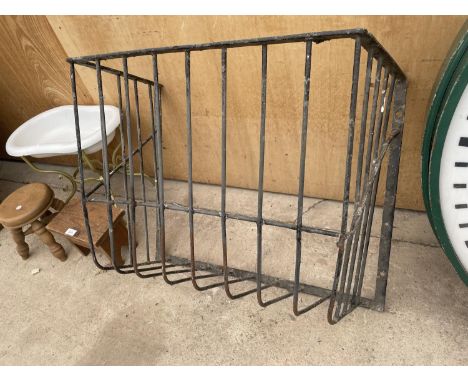 A VINTAGE WROUGHT IRON HAYRACK (W:72CM H:63CM) 