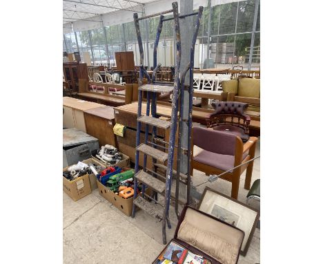 A 5 RUNG TUBULAR METAL STEP LADDER AND A FURTHER VINTAGE 4 RUNG WOODEN STEP LADDER 