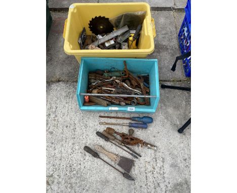 AN ASSORTMENT OF TOOLS TO INCLUDE SPANNERS, DRILL BITS AND CUTTING DISCS ETC 
