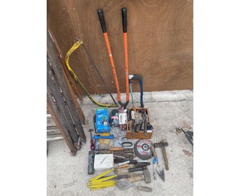 A COLLECTION OF VINTAGE TOOLS TO INCLUDE A BOW SAW, SHEARS AND CHISELS ETC 