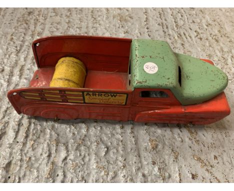 A VINTAGE METAL ARROW SPECIAL DELIVERY TRUCK 