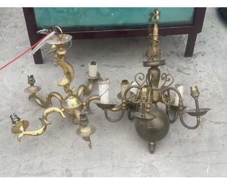 A PAIR OF DECORATIVE BRASS LIGHT FITTINGS 