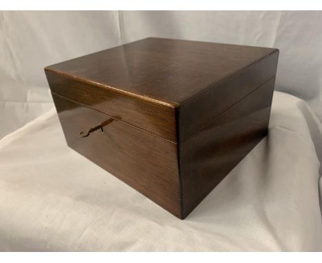 A VINTAGE MAHOGANY TEA CADDY BOX WITH KEY 