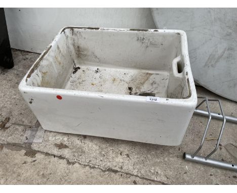 A VINTAGE WHITE BELFAST SINK 