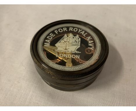 A BRASS ROYAL NAVY STYLE SUNDIAL COMPASS 