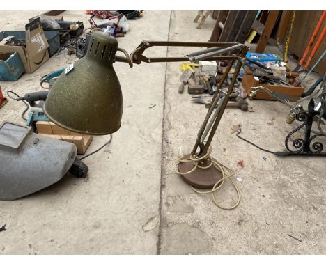A VINTAGE ANGLE POISE LAMP 