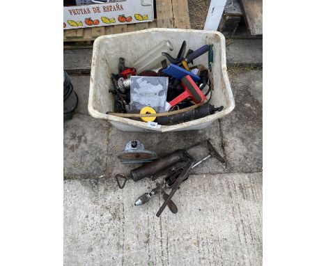 AN ASSORTMENT OF TOOLS TO INCLUDE A GREASE GUN, A BRACE DRILL AND A WEIGH SCALE ETC 