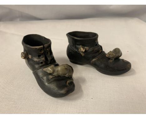 A VINTAGE PAIR OF CERAMIC BOOTS WITH MICE SIGNED 560171 