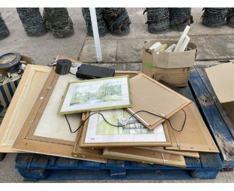 AN ASSORTMENT OF HOUSEHOLD CLEARANCE ITEMS TO INCLUDE FRAMED PRINTS AND CERAMIC PLATES 