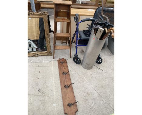 A VINTAGE WOODEN THREE RUNG STEP LADDER AND A SET OF COAT HOOKS 