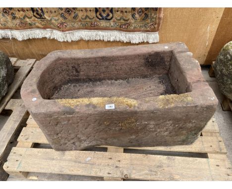 A LARGE VINTAGE SANDSTONE PUMP TROUGH (L:90CM W:50CM H:37CM SINK DEPTH: 20CM) 