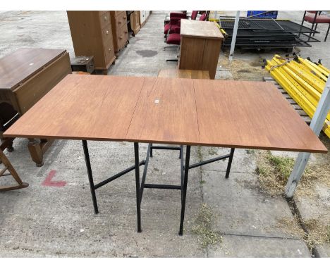 A DANISH DESIGN RETRO TEAK GATE-LEG TABLE 