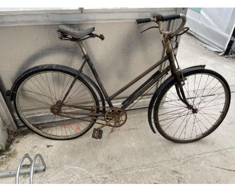 A VINTAGE BROOKS LADIES BIKE 