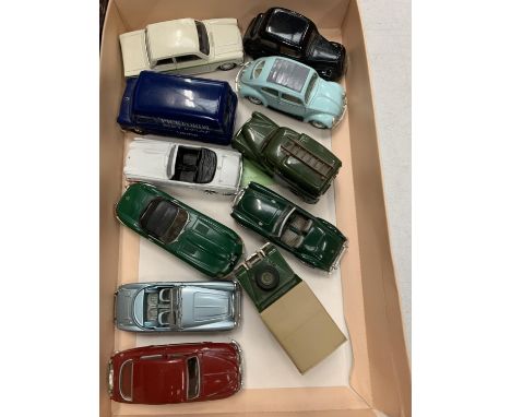 A CLASSIC COLLECTION OF TOY CARS TO INCLUDE CORGI AND DINKY 