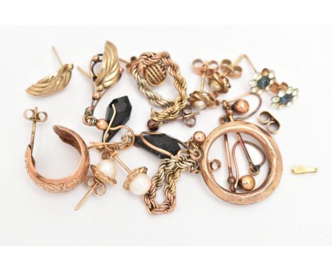 AN ASSORTMENT OF YELLOW METAL JEWELLERY, to include a pair of rope twist earrings, post and scroll fittings, stamped 375, a s