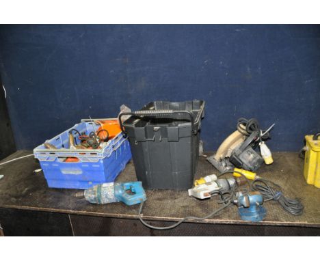 A COLLECTION OF VINATGE POWER TOOLS including 110v Skilsaw circular saw, two drills (all working) and a tray containing UNTES
