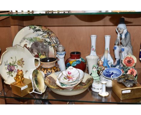A GROUP OF MIXED SMALL ORNAMENTS to include a group of Royal Doulton scene ware to include an 'English Old Scenes The Gipsies