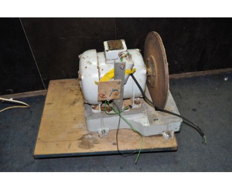 A VINTAGE 14in DISC SANDER (SPARES OR REPAIRS AS WIRES LOOSE) (plate on motor states 400/440v 3 phase but cable only has thre